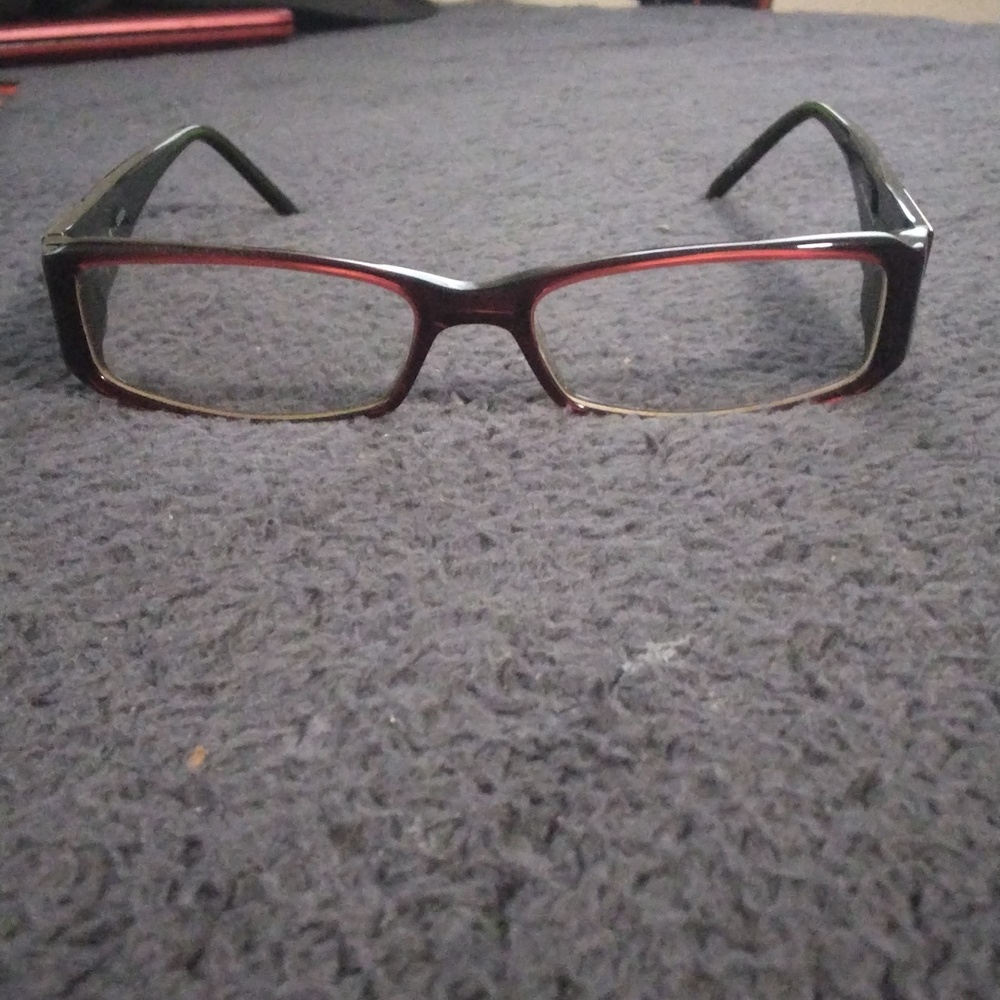 Guess Black Green and Red Glasses Modern Minimalist Design